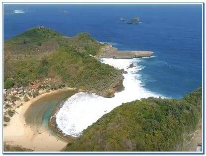 Alamat Pantai Batu Bengkung Malang