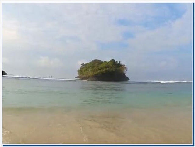 Pantai Teluk Asmoro Malang